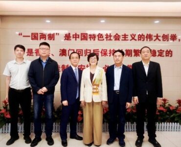 中國粵港澳大灣區智庫聯盟方文權主席一行與省委港澳辦陳麗文主任合影