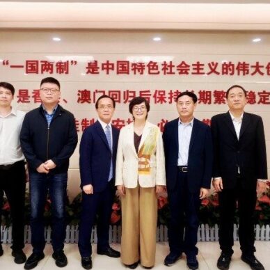 中國粵港澳大灣區智庫聯盟方文權主席一行與省委港澳辦陳麗文主任合影
